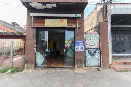 Casa para alugar com 240m², 3 quartos e 1 vaga Casa para alugar com 240m², 3 quartos e 1 vagaFachada