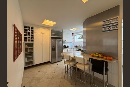 Apartamento à venda com 196m², 3 quartos e 1 vaga