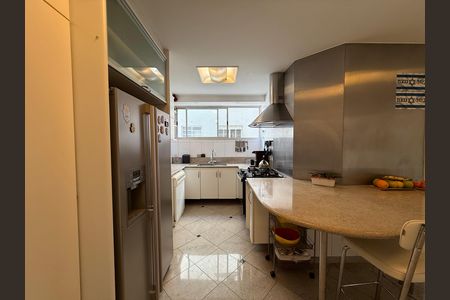 Apartamento à venda com 196m², 3 quartos e 1 vaga
