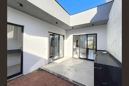 Casa de condomínio à venda com 145m², 3 quartos e 4 vagasQuintal