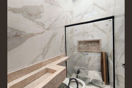 Casa de condomínio à venda com 145m², 3 quartos e 4 vagasBanheiro da Suíte