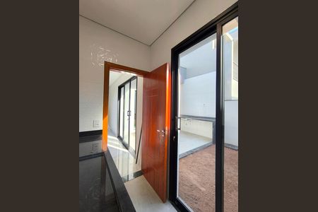 Casa de condomínio à venda com 145m², 3 quartos e 4 vagasÁrea de Serviço