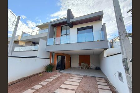 Casa de condomínio à venda com 145m², 3 quartos e 4 vagasFachada