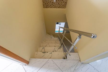 Escada de casa para alugar com 3 quartos, 60m² em Serraria, Diadema