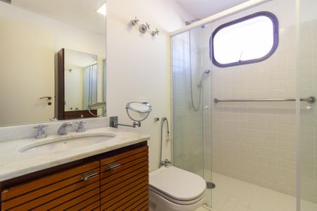 Apartamento para alugar com 123m², 3 quartos e 2 vagas Apartamento para alugar com 123m², 3 quartos e 2 vagasBanheiro da Suíte