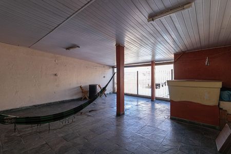 Casa à venda com 180m², 2 quartos e 2 vagas Casa à venda com 180m², 2 quartos e 2 vagasSalão