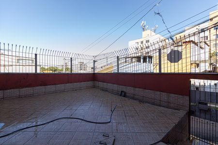 Casa à venda com 180m², 2 quartos e 2 vagas Casa à venda com 180m², 2 quartos e 2 vagasVaranda