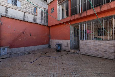 Casa à venda com 180m², 2 quartos e 2 vagas Casa à venda com 180m², 2 quartos e 2 vagasVaranda