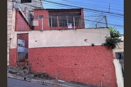 Casa à venda com 180m², 2 quartos e 2 vagas Casa à venda com 180m², 2 quartos e 2 vagasFachada+Placa