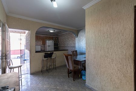 Casa à venda com 180m², 2 quartos e 2 vagas Casa à venda com 180m², 2 quartos e 2 vagasCozinha