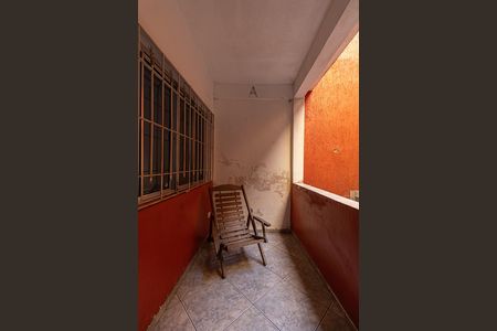 Casa à venda com 180m², 2 quartos e 2 vagas Casa à venda com 180m², 2 quartos e 2 vagasQuintal