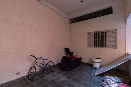 Casa à venda com 180m², 2 quartos e 2 vagas Casa à venda com 180m², 2 quartos e 2 vagasQuintal
