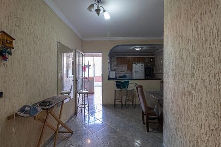 Casa à venda com 180m², 2 quartos e 2 vagas Casa à venda com 180m², 2 quartos e 2 vagasCozinha