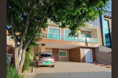 Casa de condomínio à venda com 300m², 3 quartos e 6 vagasFachada