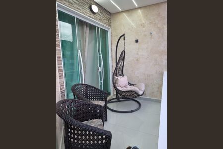 Casa de condomínio à venda com 300m², 3 quartos e 6 vagasVaranda