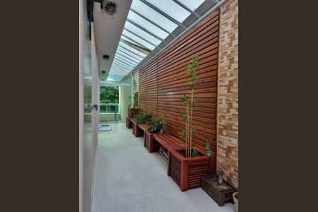 Casa de condomínio à venda com 300m², 3 quartos e 6 vagasCorredor