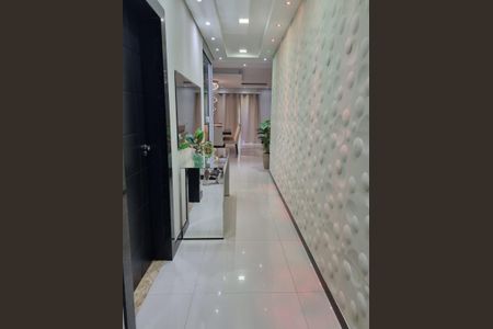 Casa de condomínio à venda com 300m², 3 quartos e 6 vagasCorredor