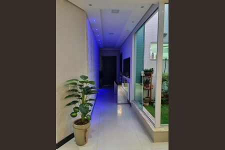 Casa de condomínio à venda com 300m², 3 quartos e 6 vagasCorredor