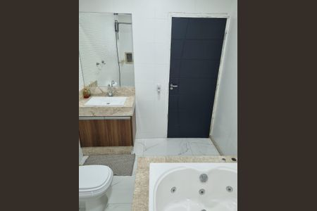 Casa de condomínio à venda com 300m², 3 quartos e 6 vagasBanheiro