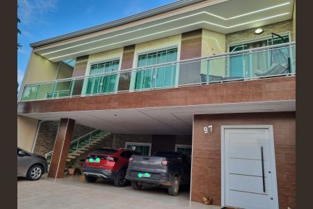 Casa de condomínio à venda com 300m², 3 quartos e 6 vagasFachada