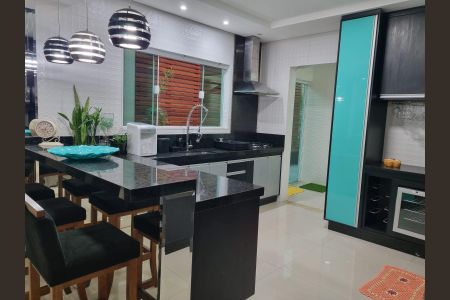 Casa de condomínio à venda com 300m², 3 quartos e 6 vagasCozinha
