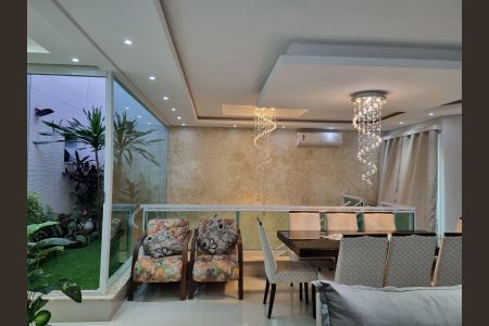 Casa de condomínio à venda com 300m², 3 quartos e 6 vagasSala de Jantar