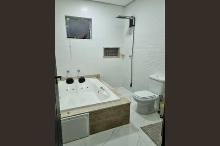 Casa de condomínio à venda com 300m², 3 quartos e 6 vagasBanheiro