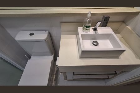 Apartamento à venda com 82m², 2 quartos e 1 vagaBanheiro Social 