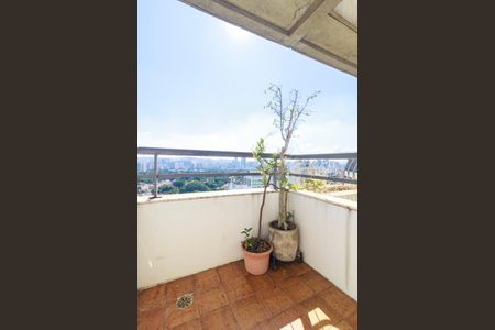 Apartamento à venda com 157m², 3 quartos e 2 vagas Apartamento à venda com 157m², 3 quartos e 2 vagasQuarto 2 - Varanda