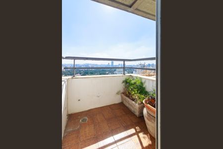 Apartamento à venda com 157m², 3 quartos e 2 vagas Apartamento à venda com 157m², 3 quartos e 2 vagasQuarto 1 - Varanda