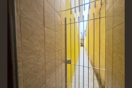 Casa para alugar com 250m², 2 quartos e 2 vagas Casa para alugar com 250m², 2 quartos e 2 vagasCorredor externo