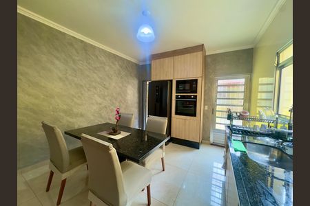 Casa para alugar com 250m², 2 quartos e 2 vagas Casa para alugar com 250m², 2 quartos e 2 vagasCozinha