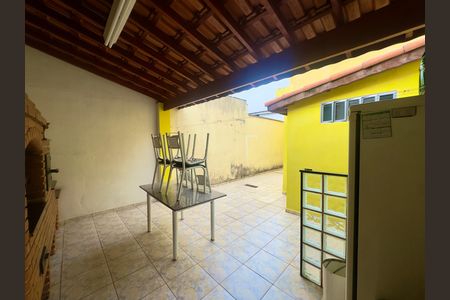 Casa para alugar com 250m², 2 quartos e 2 vagas Casa para alugar com 250m², 2 quartos e 2 vagasQuintal