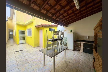 Casa para alugar com 250m², 2 quartos e 2 vagas Casa para alugar com 250m², 2 quartos e 2 vagasQuintal