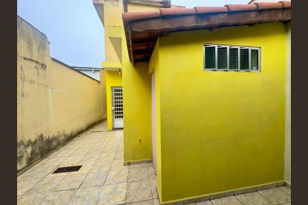 Casa para alugar com 250m², 2 quartos e 2 vagas Casa para alugar com 250m², 2 quartos e 2 vagasQuintal