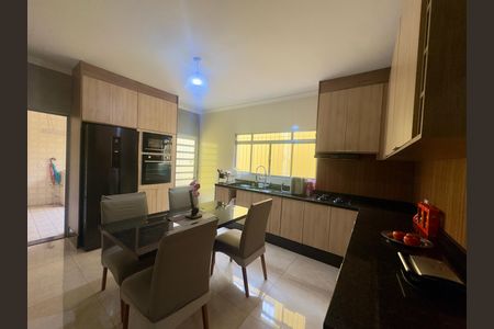Casa para alugar com 250m², 2 quartos e 2 vagas Casa para alugar com 250m², 2 quartos e 2 vagasCozinha