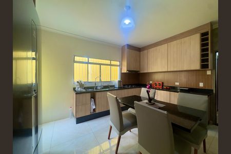 Casa para alugar com 250m², 2 quartos e 2 vagas Casa para alugar com 250m², 2 quartos e 2 vagasCozinha