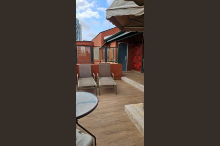 Apartamento à venda com 240m², 4 quartos e 2 vagas Apartamento à venda com 240m², 4 quartos e 2 vagasVaranda