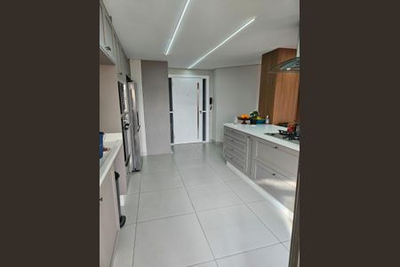 Apartamento à venda com 240m², 4 quartos e 2 vagas Apartamento à venda com 240m², 4 quartos e 2 vagasCozinha