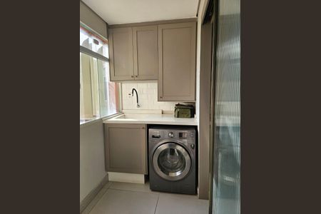Apartamento à venda com 240m², 4 quartos e 2 vagas Apartamento à venda com 240m², 4 quartos e 2 vagasÁrea de Serviço