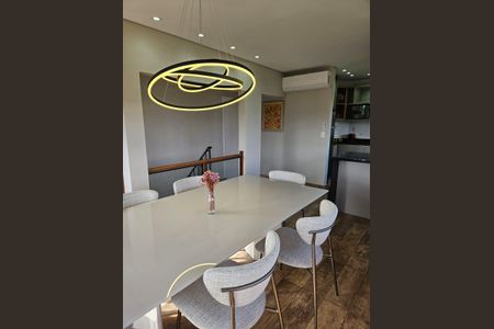 Apartamento à venda com 240m², 4 quartos e 2 vagas Apartamento à venda com 240m², 4 quartos e 2 vagasSala de Jantar