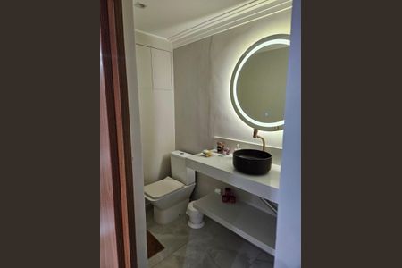 Apartamento à venda com 240m², 4 quartos e 2 vagas Apartamento à venda com 240m², 4 quartos e 2 vagasBanheiro