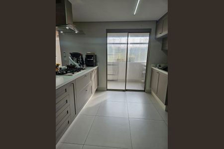 Apartamento à venda com 240m², 4 quartos e 2 vagas Apartamento à venda com 240m², 4 quartos e 2 vagasCozinha