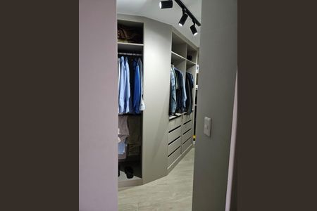 Apartamento à venda com 240m², 4 quartos e 2 vagas Apartamento à venda com 240m², 4 quartos e 2 vagasQuarto