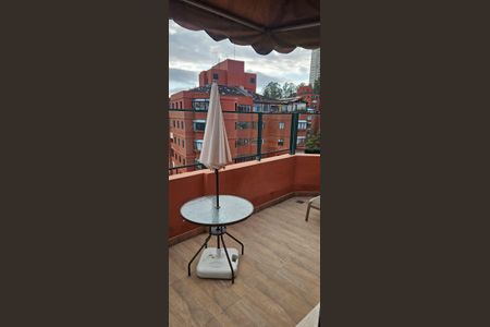 Apartamento à venda com 240m², 4 quartos e 2 vagas Apartamento à venda com 240m², 4 quartos e 2 vagasVaranda