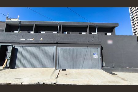 Casa à venda com 65m², 1 quarto e 2 vagasFachada + Plaquinha