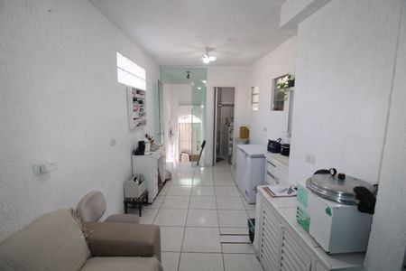 Sala 2 de casa à venda com 2 quartos, 200m² em Chora Menino, São Paulo