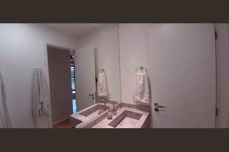 Apartamento à venda com 64m², 2 quartos e 1 vaga Apartamento à venda com 64m², 2 quartos e 1 vagaBanheiro Social