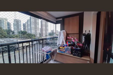 Sacada da sala de apartamento à venda com 2 quartos, 64m² em Continental, Osasco