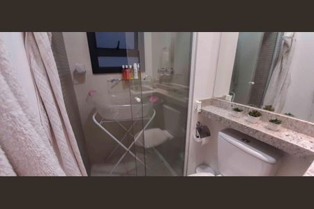 Apartamento à venda com 64m², 2 quartos e 1 vaga Apartamento à venda com 64m², 2 quartos e 1 vagaBanheiro Social